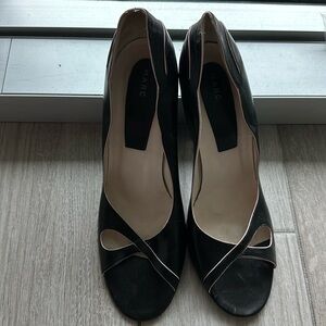 Marc Jacobs Black Pumps